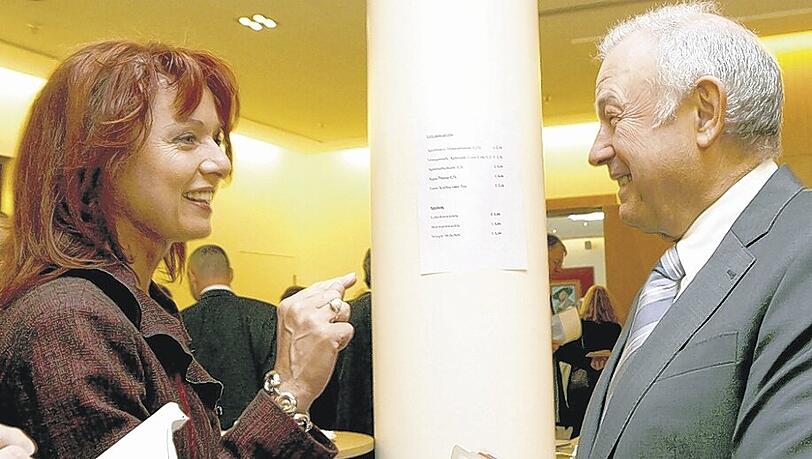 Damals kämpften sie noch Seite an Seite: Gabriele Pauli und Günther Beckstein auf dem CSU-Bezirksparteitag im Mai 2007. Jetzt treten sie gegeneinander an.Foto: dpa Damals kämpften sie noch Seite an Seite: Gabriele Pauli und Günther Beckstein auf dem CSU-Bezirksparteitag im Mai 2007. Jetzt treten sie gegeneinander an.Foto: dpa