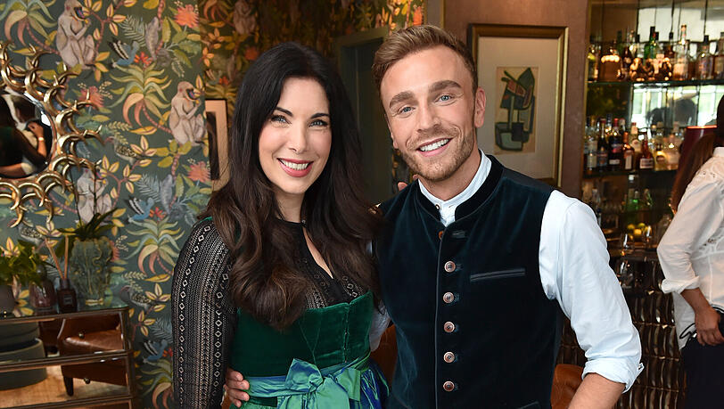 Alexandra Polzin und die übrigen Gäste durften sich auch über Styling-Tipps von Kevin Bete (Hair- and Make-up Artist) freuen. Alexandra Polzin und die übrigen Gäste durften sich auch über Styling-Tipps von Kevin Bete (Hair- and Make-up Artist) freuen.