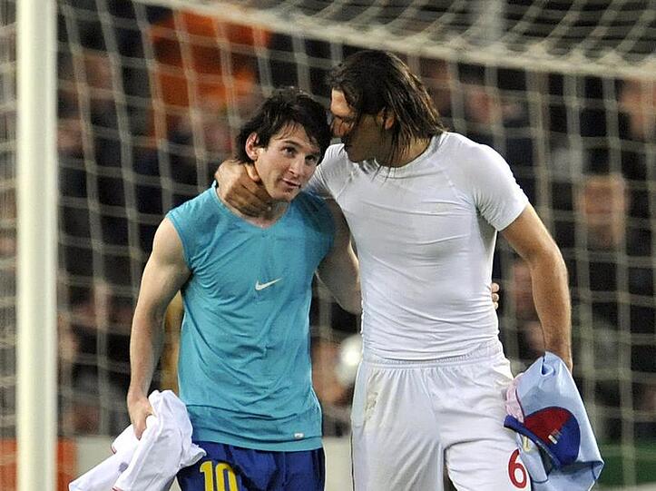 Lionel Messi (l.) und Martin Demichelis
