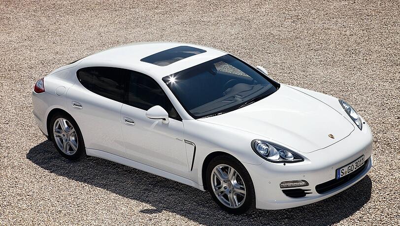 Eine ordentliche Portion Auto – dank Diesel mit relativ niedrigem Verbrauch: Der Porsche Panamera. Eine ordentliche Portion Auto – dank Diesel mit relativ niedrigem Verbrauch: Der Porsche Panamera.
