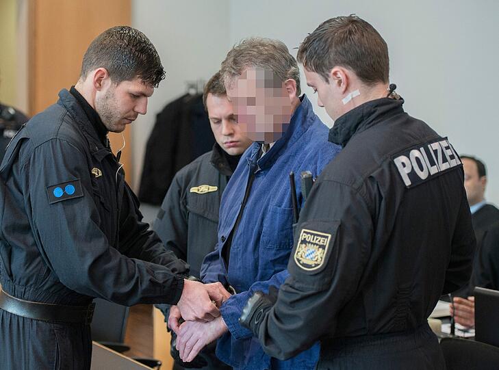 Hintergrund der Sicherheitsvorkehrungen ist auch ein mutmaßlich fehlgeschlagener Flucht- und Entführungsversuch des Hauptangeklagten.