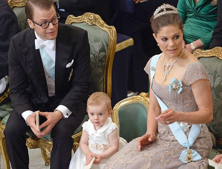 Die Braut im Spitzen-Kleid und der Bräutigam zu Tränen gerührt: Die schwedische Prinzessin Madeleine und der New Yorker Banker Chris O'Neill haben in Stockholm geheiratet. Die Bilder!