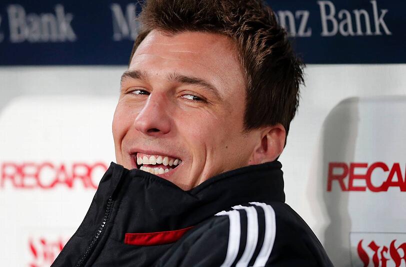 Mario Mandzukic auf der Bank des FC Bayern München vor dem Nachholspiel gegen den VfB Stuttgart.
