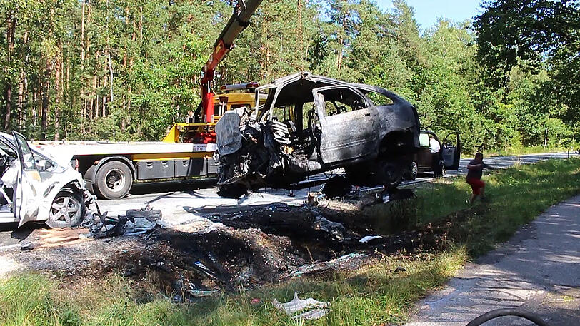 Das Geschlecht der Person am Steuer des ersten Wagens war zunächst ebenso unklar wie die Identitäten der weiteren Beteiligten.