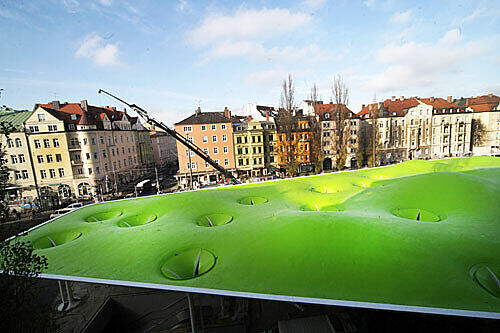 Das giftgrüne Dach des Busbahnhofs an der Münchner Freiheit - wirklich beliebt war die giftgrüne Farbe bei den Münchnern schon damals nicht. (Archivbild)