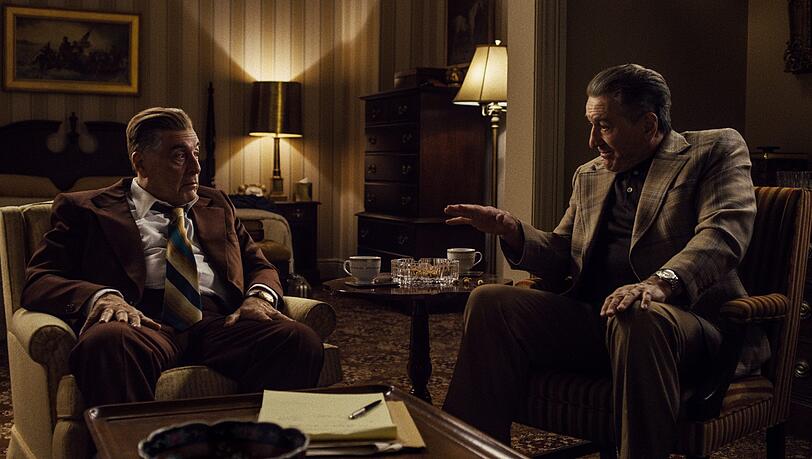 Vielleicht das letzte Duett der beiden? Al Pacino als Gewerkschaftsboss Jimmy Hoffa und Robert De Niro in der Rolle des Killers Frank Sheeran. Vielleicht das letzte Duett der beiden? Al Pacino als Gewerkschaftsboss Jimmy Hoffa und Robert De Niro in der Rolle des Killers Frank Sheeran.