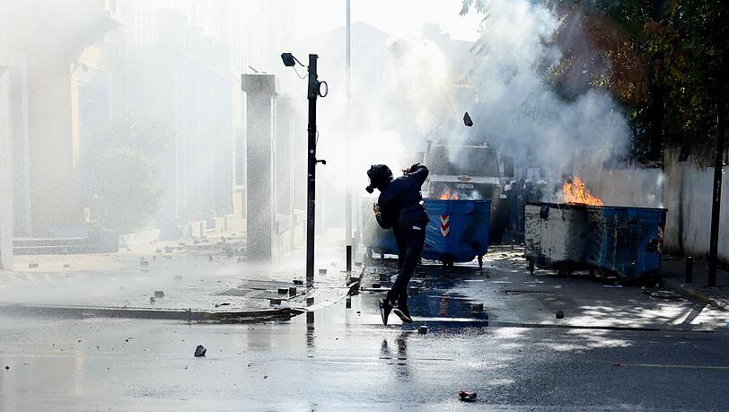 Bei den Protesten in Tirana gab es chaotische Szenen.