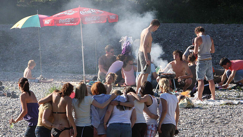 Die Isar ist vielen Münchnern der liebste Party-Platz. Vom Aufräumen halten aber nicht alles was. Die Isar ist vielen Münchnern der liebste Party-Platz. Vom Aufräumen halten aber nicht alles was.