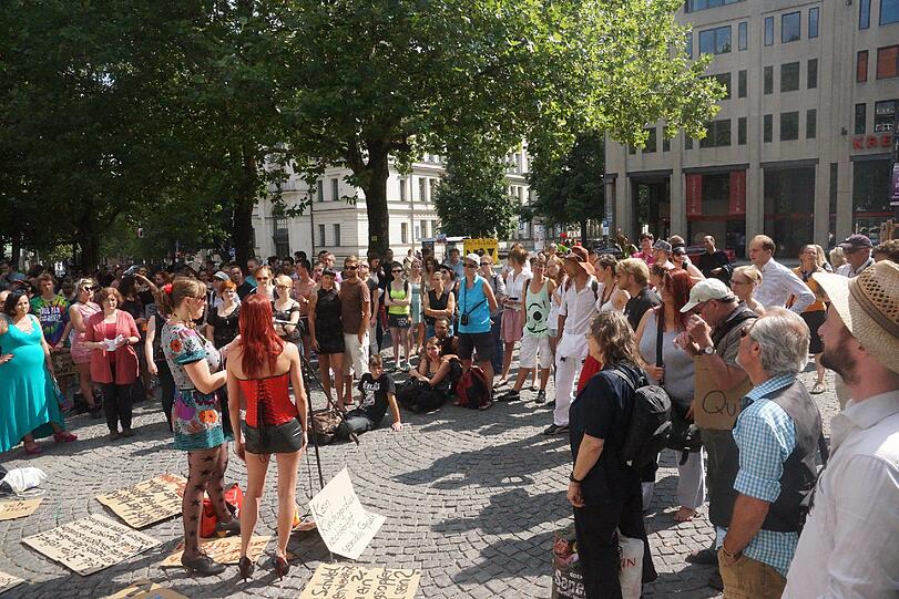Beim Slutwalk wird in München und vielen anderen Städten gegen sexuelle Unterdrückung demonstriert: Hier die Bilder vom Sendlinger Tor.