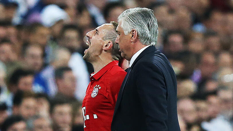 Carlo Ancelotti (r.) wechselte Franck Ribéry auch schon in Madrid aus.
