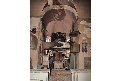 Im gesamten Innenraum der Kirche fiel der wertvolle Stuck von der Decke. Der Schaden ist enorm.