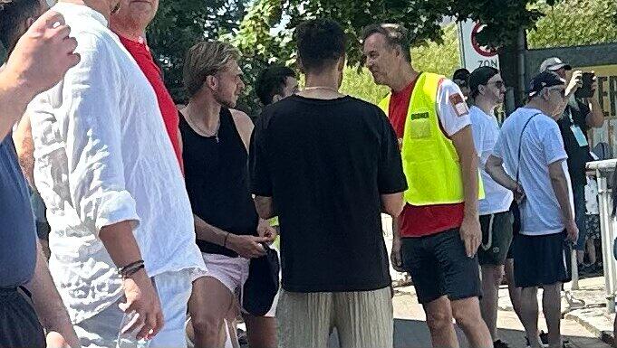 Ex-Löwe Leandro Morgalla ist unter den Zuschauern in Forstinning. Ex-Löwe Leandro Morgalla ist unter den Zuschauern in Forstinning.