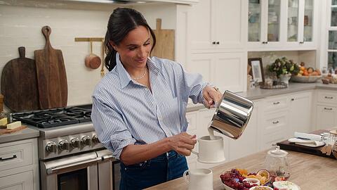 Herzogin Meghan zeigt in "With Love, Meghan" ihre Liebe f&uuml;rs Kochen.