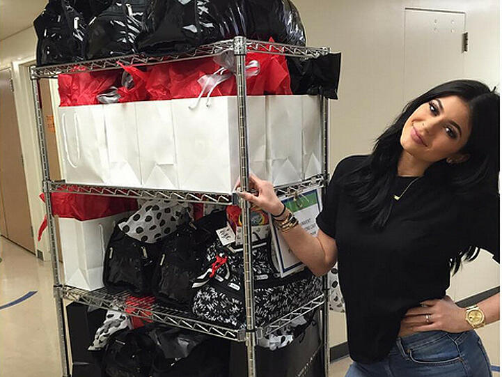 Kylie Jenner denkt an ihrem Geburtstag nicht nur an sich selbst