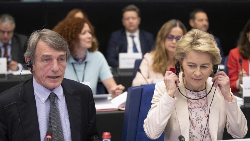 Die designierte EU-Kommissions-Präsidentin Ursula von der Leyen sitzt in Stzraßburg neben David Sassoli, dem Präsidenten des EU-Parlaments. Die designierte EU-Kommissions-Präsidentin Ursula von der Leyen sitzt in Stzraßburg neben David Sassoli, dem Präsidenten des EU-Parlaments.