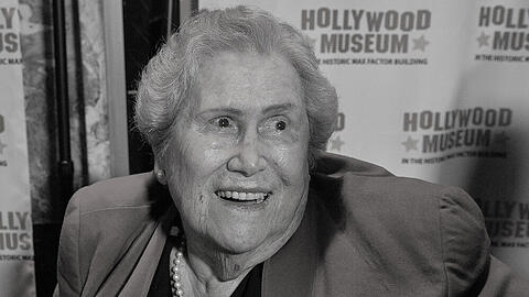 Elsa Raven ist am 3. November in ihrem  Zuhause in Los Angeles gestorben. Die Schauspielerin, bekannt aus Filmklassikern wie "Zurück in die Zukunft" und "Titanic", wurde 91 Jahre alt.