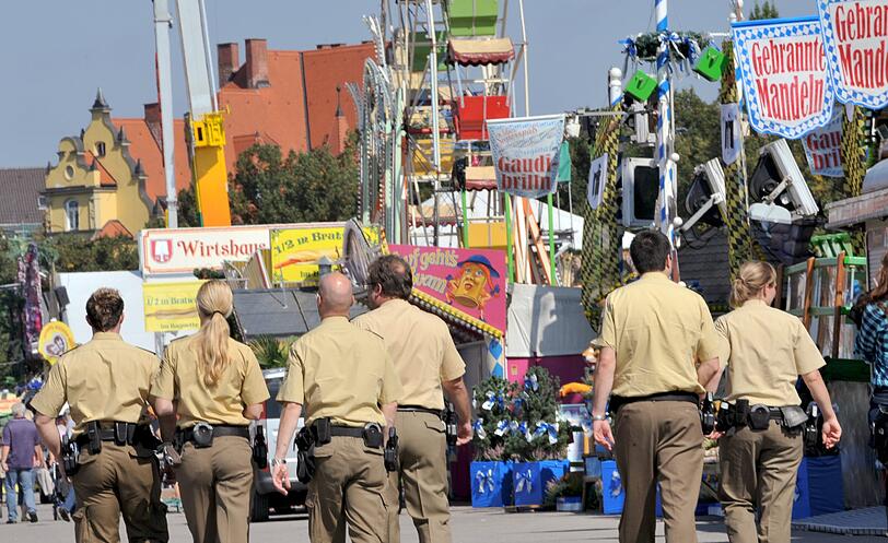 Polizeibeamte auf dem Oktoberfest (Symbolfoto)