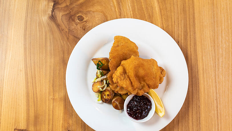 Ein klassisches Schnitzel geht immer. Der Alte Wirt serviert es in Bio-Qualität. Ein klassisches Schnitzel geht immer. Der Alte Wirt serviert es in Bio-Qualität.