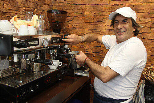 Frische Nudeln und köstliche Kaffee-Spezialitäten serviert Luigi Fusaro in der &bdquo;Essbar&ldquo;.