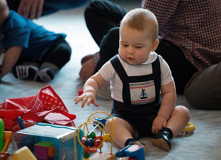 Royal Baby in der Krabbelgruppe. Der kleine Prinz schien sichtlich Spaß zu haben. Die süßen Fotos von der Krabbel-Party.