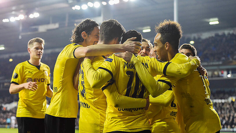 Die Spieler des BVB bejubeln den Treffer zum zwischenzeitlichen 2:0. Die Spieler des BVB bejubeln den Treffer zum zwischenzeitlichen 2:0.
