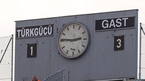 In der Rückrunde wird der Name von Türkgücü noch an der historischen Anzeigetafel im Grünwalder Stadion zu sehen sein - im Falle eines Aufstiegs würde sich dies wohl ändern.