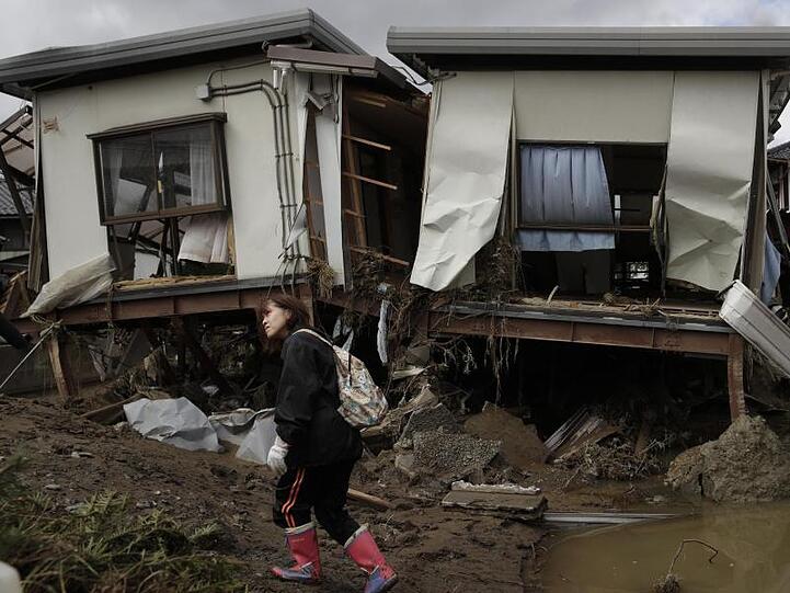 Die Lage in Japan nach dem verheerenden Taifun bleibt angespannt. Noch immer werden Menschen vermisst.