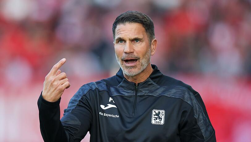 Patrick Glöckner und der TSV 1860 München empfangen den VfB Stuttgart II. (Archivbild)