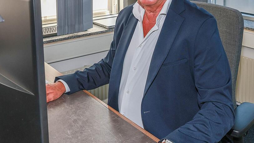 Peter Aicher ist gelernter Koch und ausgebildeter Rettungssanit&auml;ter. Als junger Mann gr&uuml;ndet er die Aicher Ambulanz.