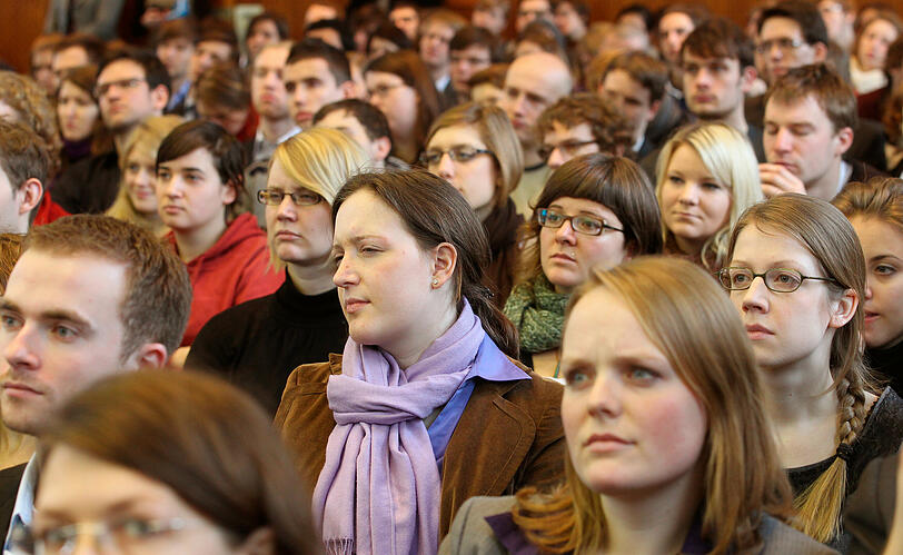 Wenn die Studenten des doppelten Abi-Jahrgangs die Hörsäle füllen, dann wird es auch auf dem Nürnberger Wohnungsmarkt eng!