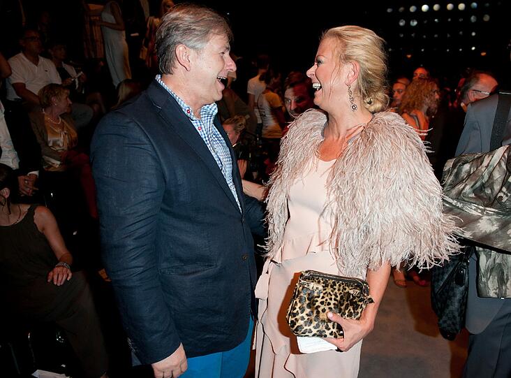 ... während sich hier Jenny Elvers-Elbertzhagen mit "Wowi" freuen darf...