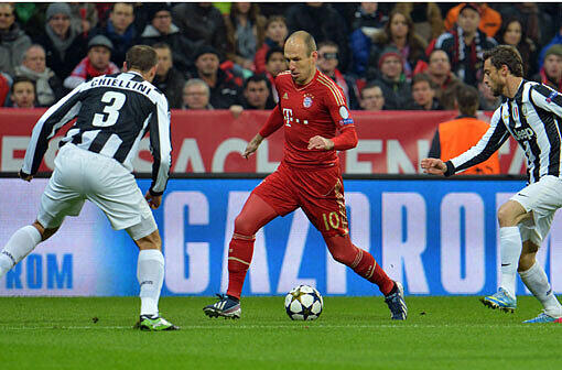 Ein Kaltstart mit Steigerung: Gegen Juventus (hier Chiellini) kam Arjen Robben nach 16 Minuten für Kroos.