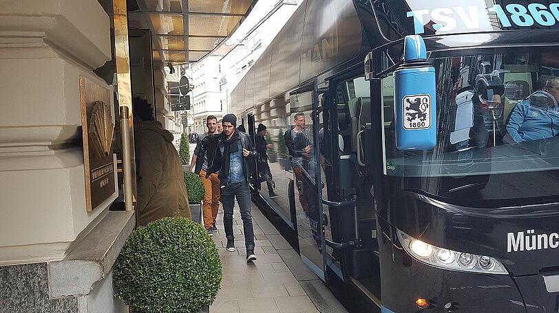 Der Investor lädt zum Mittagessen ein: Am Mittwoch speisten die Löwen um Trainer Benno Möhlmann und Kapitän Christopher Schindler ins Hasan Ismaiks Münchner Stammhotel - dem vornehmen Mandarin Oriental in der Neuturmstraße.