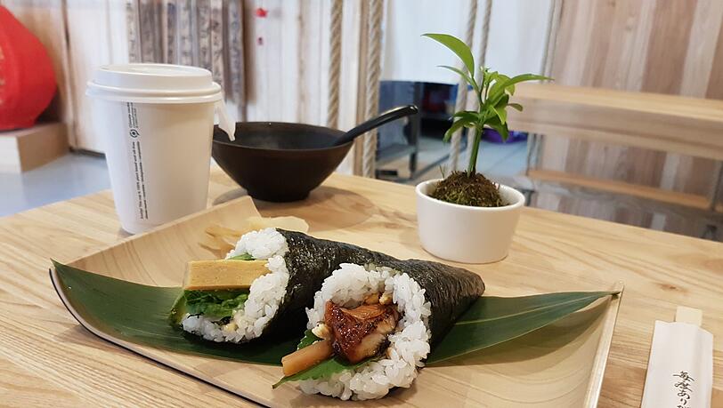 Diese Rollen heißen Temaki – der Testerin schmeckt’s. Diese Rollen heißen Temaki – der Testerin schmeckt’s.