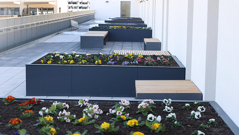 Auf den Balkonen gibt es Platz für Blumenbeete. Die Azubis sollen sie auch selbst gestalten dürfen. Auf den Balkonen gibt es Platz für Blumenbeete. Die Azubis sollen sie auch selbst gestalten dürfen.