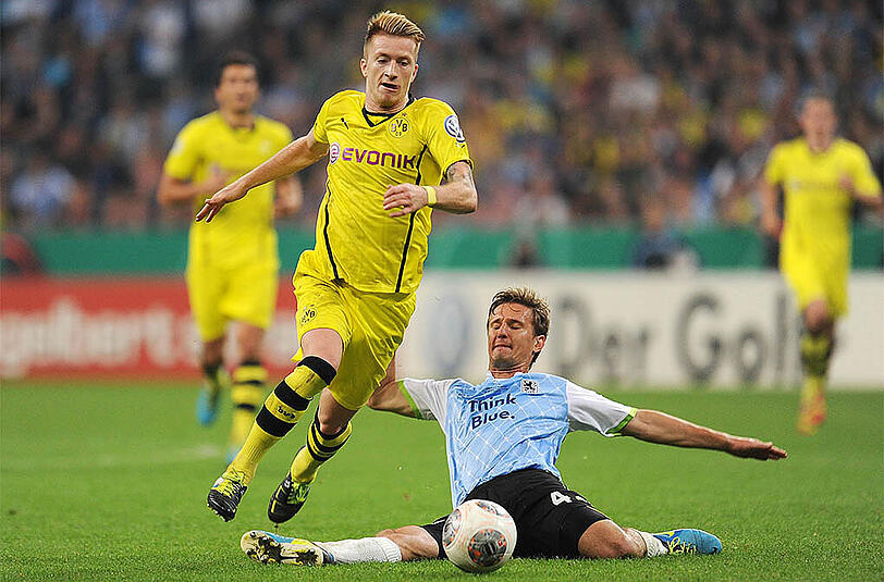 In der Vorbereitung treffen die Löwen auf Borussia Dortmund: Kai Bülow im Zweikampfduell mit Marco Reus.
