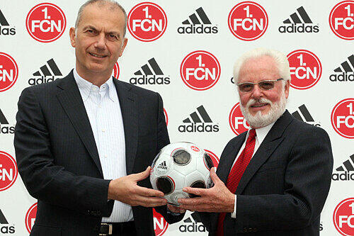 Zusammenarbeit bis ins Jahr 2013: adidas-Markenvorstand Erich Stamminger (links) und Club-Präsident Michael A. Roth.