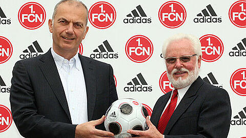 Zusammenarbeit bis ins Jahr 2013: adidas-Markenvorstand Erich Stamminger (links) und Club-Präsident Michael A. Roth.