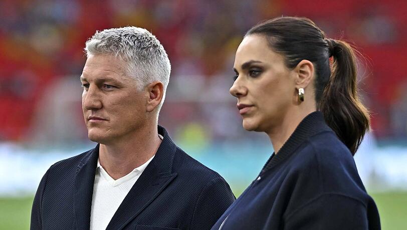 Bastian Schweinsteiger mit Esther Sedlaczek beim Nations-League-Spiel Spanien gegen Frankreich.