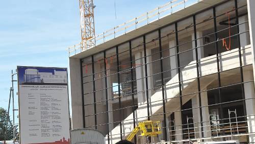 Das Nürnberger Schauspielhaus, in den letzten Jahren fast bis auf die Grundmauern abgerissen, wächst wieder.
