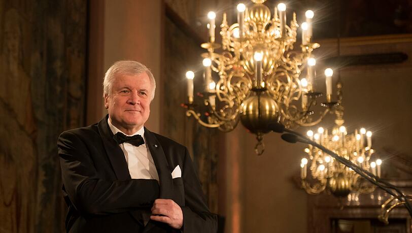 Dabei schlug der Ministerpräsident ungewohnt leise Töne an. Dabei schlug der Ministerpräsident ungewohnt leise Töne an.
