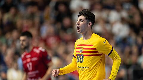 Petar Cikusa Jelicic und FC Barelona feiern den Titel in der Champions League.