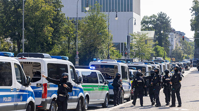 In der Nähe des NS-Dokumentationszentrums und des israelischen Generalkonsulats sind am Donnerstag (5. September) Schüsse gefallen. Die Polizei verletzte den mutmaßlichen Attentäter tödlich.