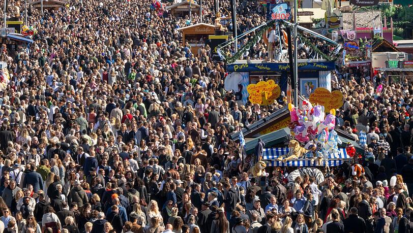 Gleich an zwei Tagen musste die Wiesn wegen Überfüllung geschlossen werden.