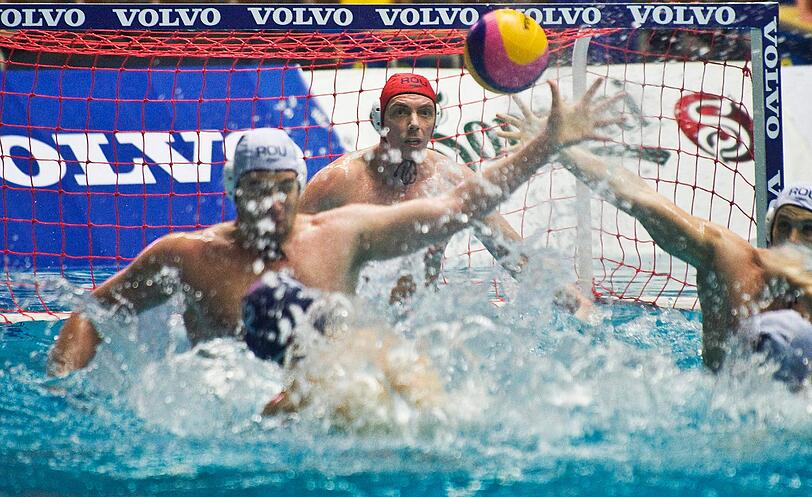 Wasserball ist ein Action-reicher Sport, so auch bei diesem Weltcup-Spiel in Ungarn.