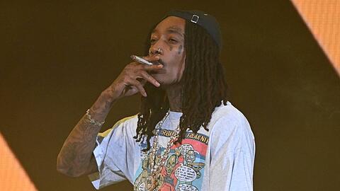 Wiz Khalifa greift bei seinen Auftritten gerne mal zum Joint, hier im August 2023 in Florida.