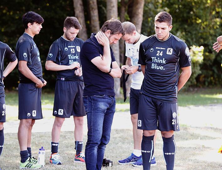 Die Löwen-Spieler müssen beim Trainingsauftakt gleich einmal zum Lakatattest ran.