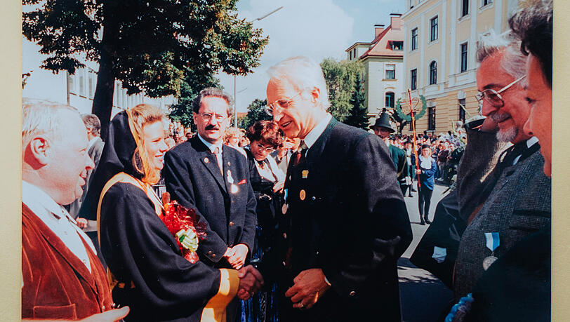 Silja Steinberg als Münchner Kindl mit Christian Ude und Edmund Stoiber. Silja Steinberg als Münchner Kindl mit Christian Ude und Edmund Stoiber.