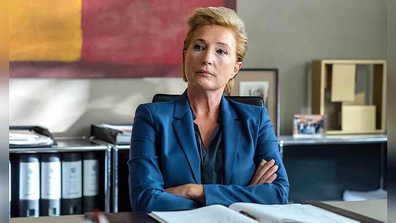 Das "Großstadtrevier" startet mit der Episode "Offene Rechnung" in die Jubiläumsfolgen - hier zu sehen: Revierleiterin Frau Küppers (Saskia Fischer). Das "Großstadtrevier" startet mit der Episode "Offene Rechnung" in die Jubiläumsfolgen - hier zu sehen: Revierleiterin Frau Küppers (Saskia Fischer).