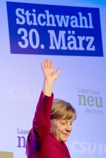 Bundeskanzlerin Angela Merkel (CDU) nimmt am an der CSU-Abschlusskundgebung zum Münchner Oberbürgermeister-Wahlkampf teil.